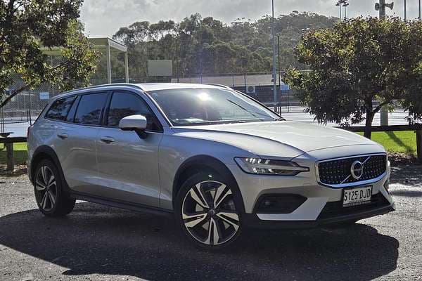 2022 Volvo V60 Cross Country